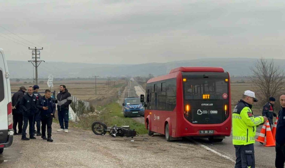 Gönen’de minibüs ile motosiklet çarpıştı: 1 yaralı Balıkesir’in Gönen ilçesinde minibüs ile motosikletin çarpışması sonucu meydana gelen