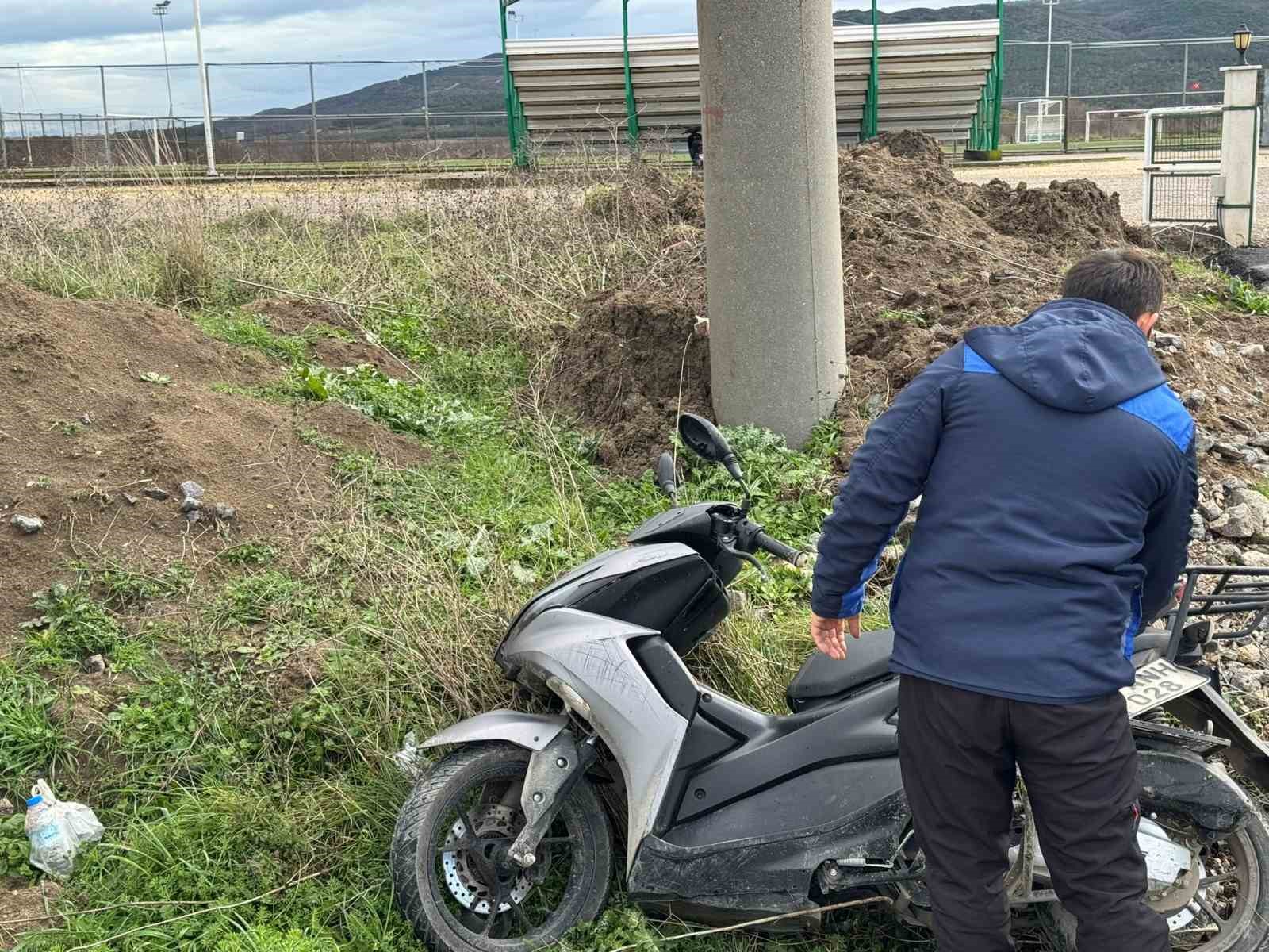 Balıkesir’in Gönen ilçesinde kamyonet ile motosikletin karıştığı trafik kazasında motosiklet