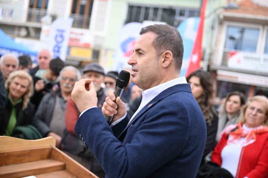 Sındırgı’da yaşanan depremlerde iş yerleri zarar gören esnafın ekonomik yükünü