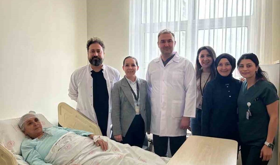 Balıkesir’in Bandırma ilçesinde, beyin tümörü tanısı konulan 72 yaşındaki kadın