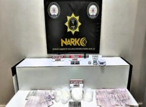 Balıkesir’de narkotik polislerinin Bandırma ve Edremit ilçelerinde yaptıkları uyuşturucu madde