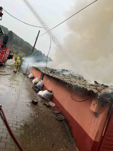Balıkesir’in Gönen ilçesine bağlı Köteyli Mahallesi’nde çıkan yangında tek katlı