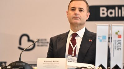 UCLG-MEWA Çevre Komitesi Başkanlık Divanı ve Komite Toplantısı'nda konuşan Balıkesir