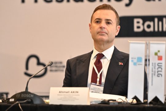 UCLG-MEWA Çevre Komitesi Başkanlık Divanı ve Komite Toplantısı'nda konuşan Balıkesir