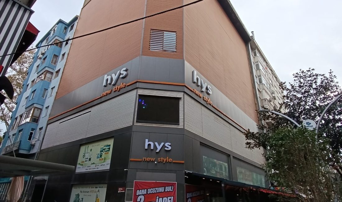 YUNUS KÖROĞLU: “ÜRETİM VE YAPAY ZEKA DESTEKLİ YÖNETİMLE BÜYÜMEYİ SÜRDÜRÜYORUZ” HYS–Köroğlu Mağazaları Yönetim Kurulu Başkanı Yunus Köroğlu, perakende sektöründe dönüşüm