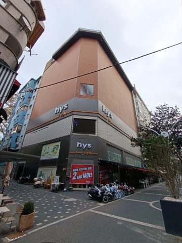 YUNUS KÖROĞLU: “ÜRETİM VE YAPAY ZEKA DESTEKLİ YÖNETİMLE BÜYÜMEYİ SÜRDÜRÜYORUZ” HYS–Köroğlu Mağazaları Yönetim Kurulu Başkanı Yunus Köroğlu, perakende sektöründe dönüşüm