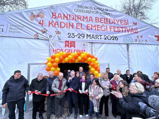 Bandırma Belediye Başkanı Dursun Mirza, Bandırma'nın kadın üreticilerini ve yaratıcılarını