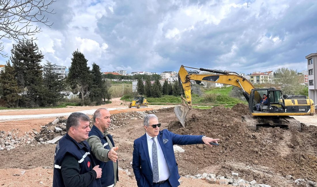 SAHAYA İNEN BAŞKAN MİRZA ÇALIŞMALARI YERİNDE DEĞERLENDİRDİ Bandırma Belediye Başkanı Dursun Mirza, ilçede devam eden ve planlanan