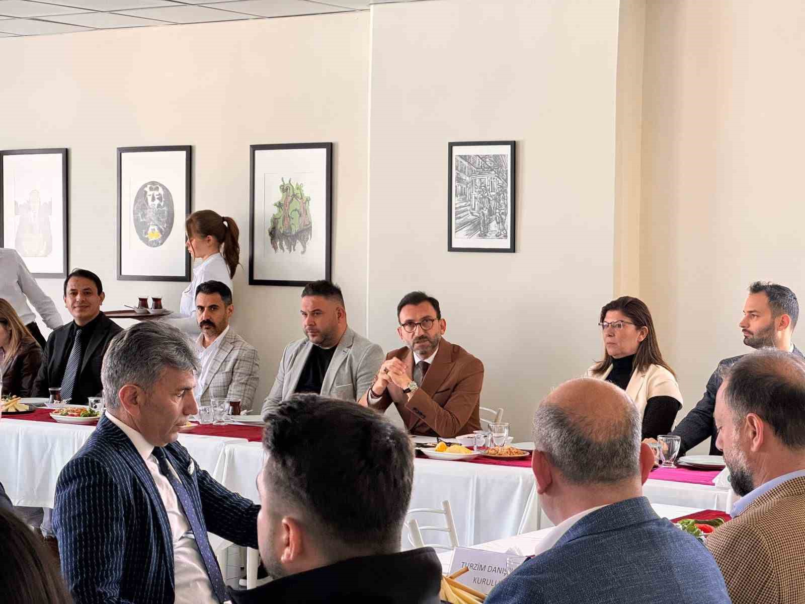 Burhaniye ilçesinde, Uygulamalı Bilimler Fakültesi’nde, akreditasyon çalışmaları kapsamında gerçekleştirilen Dış