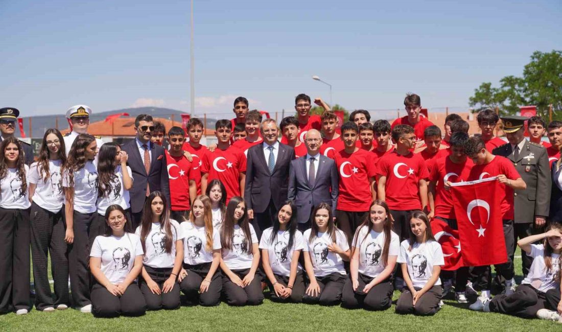 Ayvalık’ta 19 Mayıs coşkusu Balıkesir’in Ayvalık ilçesinde; Gazi Mustafa Kemal Atatürk’ün Samsun’a çıkarak Milli