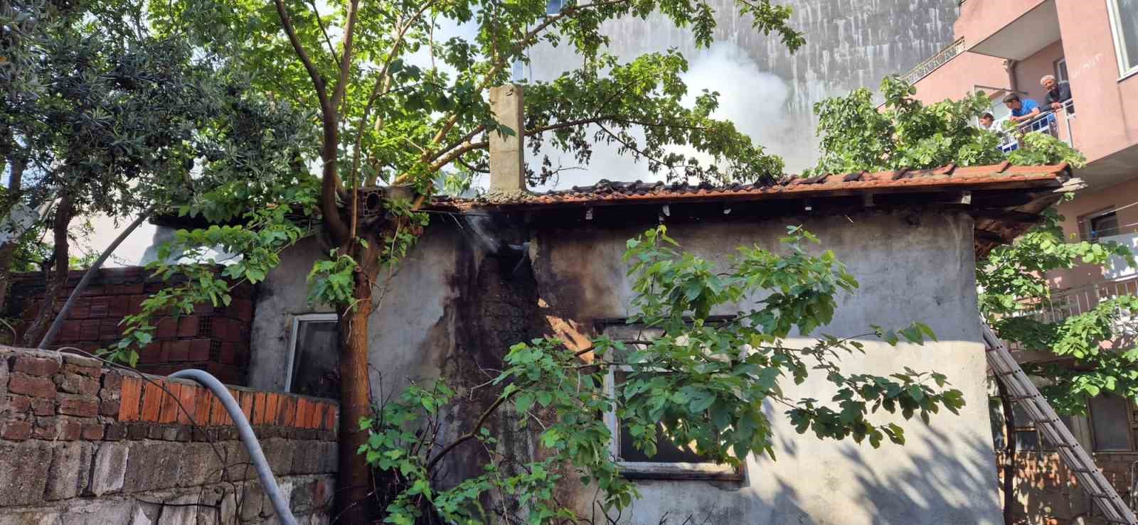 Balıkesir’in Susurluk ilçesinde tek katlı müstakil bir evde çıkan ve