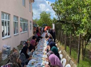 Balıkesir’in Karesi ilçesine bağlı kırsal Yeroluk Mahallesi’nde geleneksel hayır yemeğine