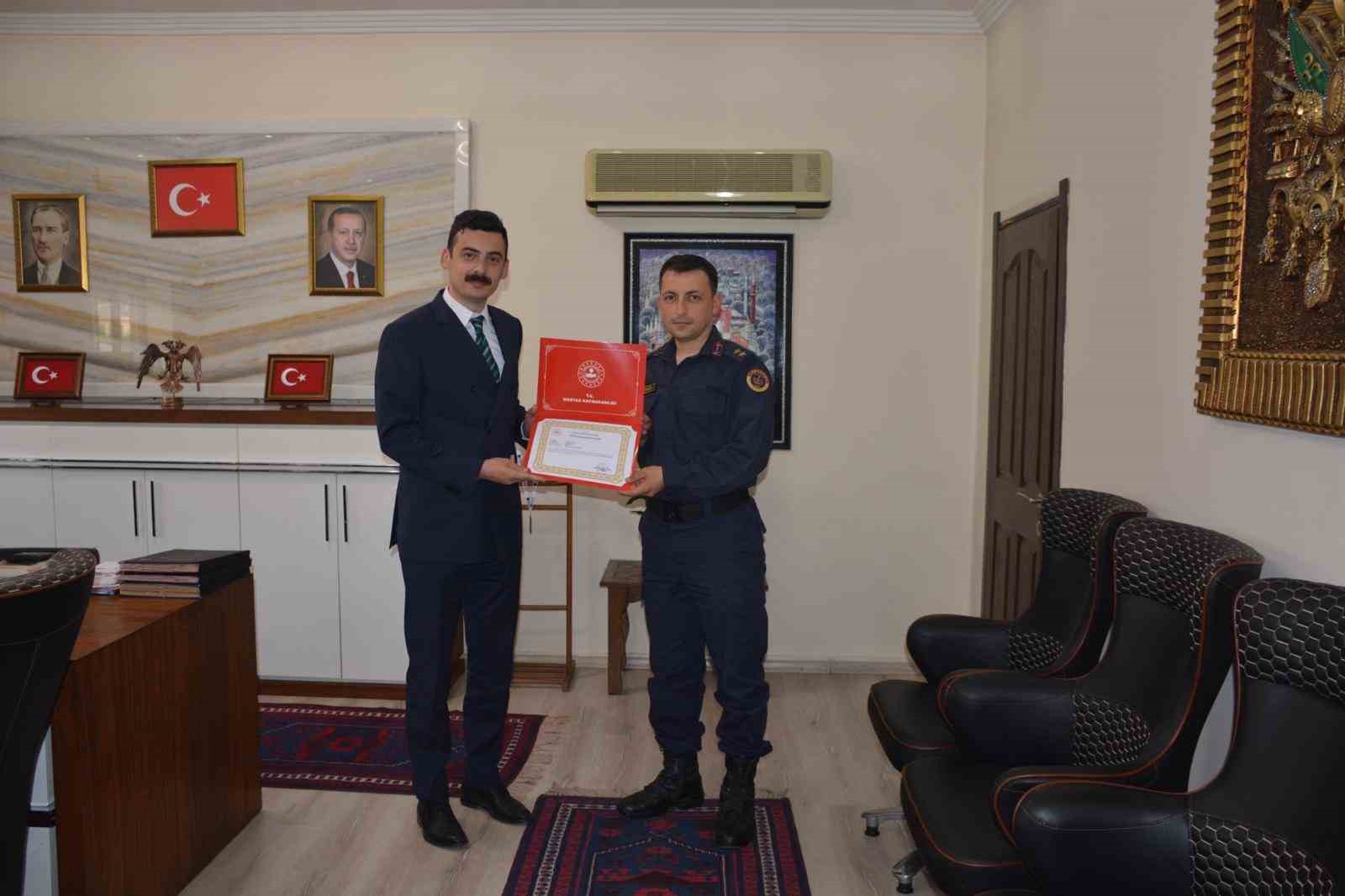 Balıkesir’in Manyas ilçesinde jandarma ve emniyet personeli başarı belgesi ile