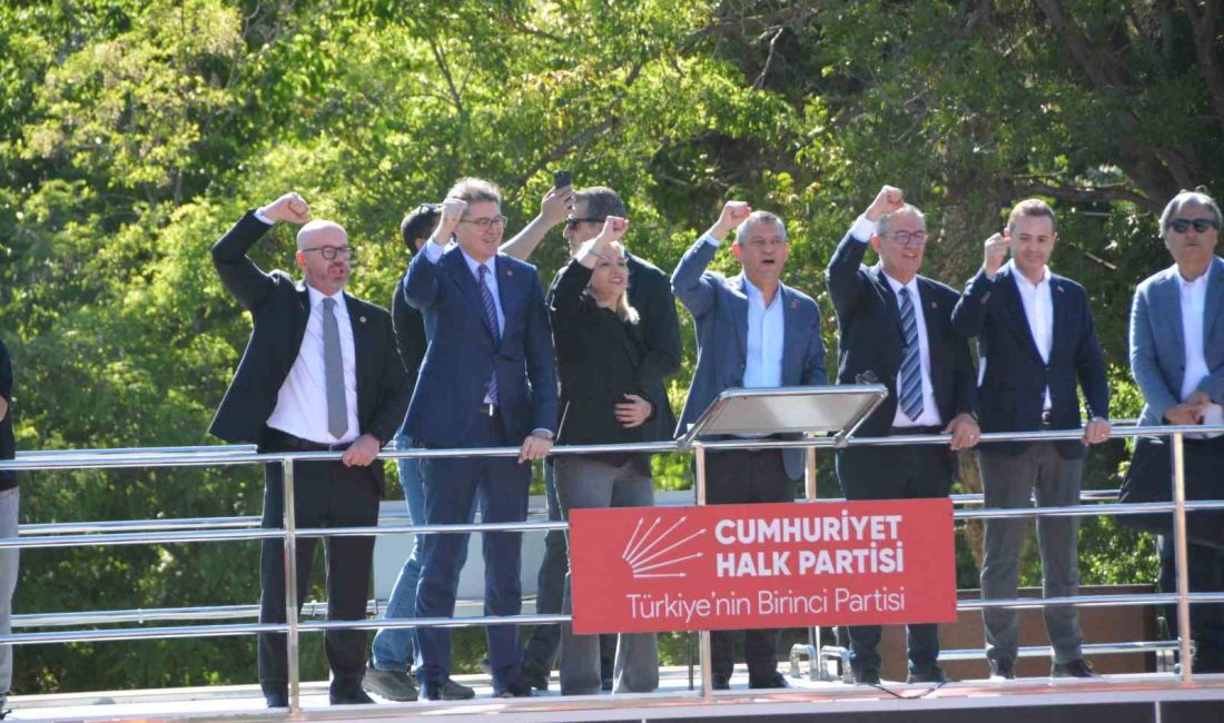 CHP Genel Başkanı Özgür Özel, Balıkesir’e İstiklal Madalyası verilmesi için