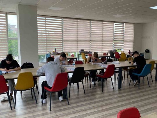 Altıeylül Belediyesi Gençlik ve Spor Hizmetleri Müdürlüğü tarafından üniversite sınavına