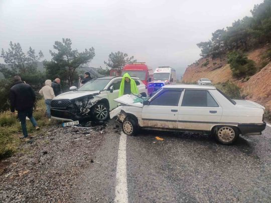 Havran’da iki otomobil çarpıştı: 1 yaralı Balıkesir’in Havran ilçesinde iki otomobilin çarpışması sonucu meydana gelen kazada