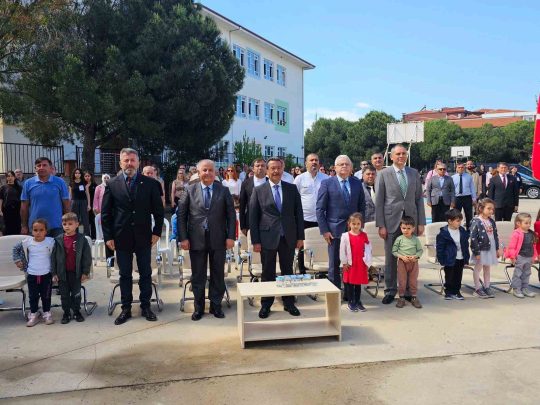 Gençliğin üreten gücü Burhaniye’de sergilendi Balıkesir’in Burhaniye ilçesinde, 19 Mayıs Atatürk’ü Anma, Gençlik ve Spor