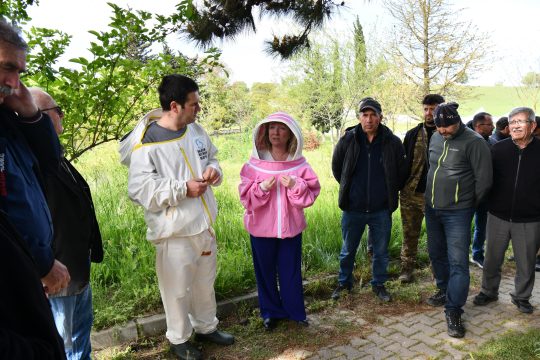 Balıkesir Büyükşehir Belediyesi arıcılığın geliştirilmesine yönelik destekleri aralıksız sürdürüyor. Zengin