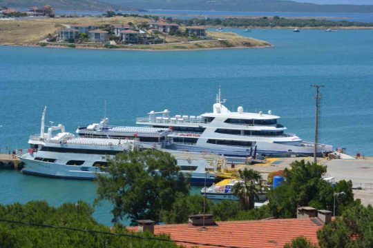 Kurban Bayramı, Ayvalık-Midilli hattında turizmcilerin yüzünü güldürdü Balıkesir’in Ayvalık ilçesinde Kurban Bayramı tatili, Ayvalık ile Yunanistan’ın Midilli
