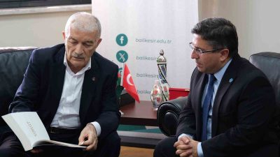 Birlik Vakfı yöneticileri ve temsilcilerinden oluşan heyet, Balıkesir Üniversitesi Rektörü