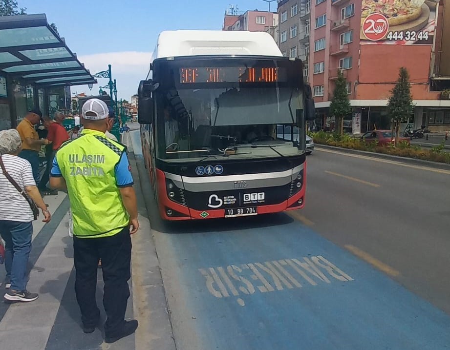 Balıkesir Büyükşehir Belediyesi, hava sıcaklıklarının artmasıyla birlikte vatandaşların toplu taşıma