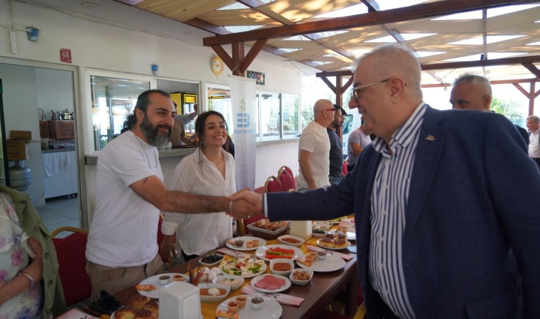Edremit Belediye Başkanı Mehmet Ertaş, basın mensuplarıyla bir araya gelerek