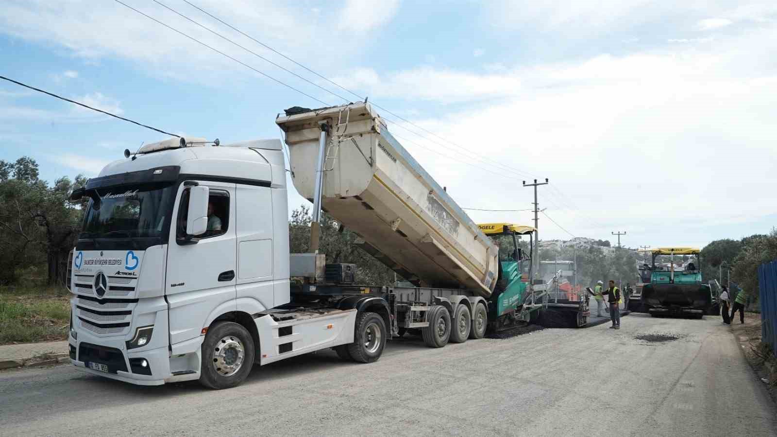 Balıkesir Büyükşehir Belediyesi, şehrin dört bir yanında yol bakım, onarım