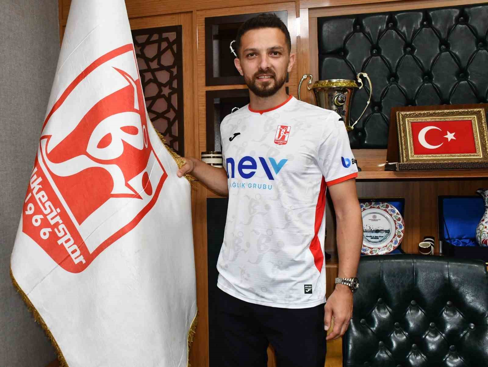 TFF 3. Lig’de şampiyonluk hedefiyle yola çıkan Balıkesirspor, transferde ses