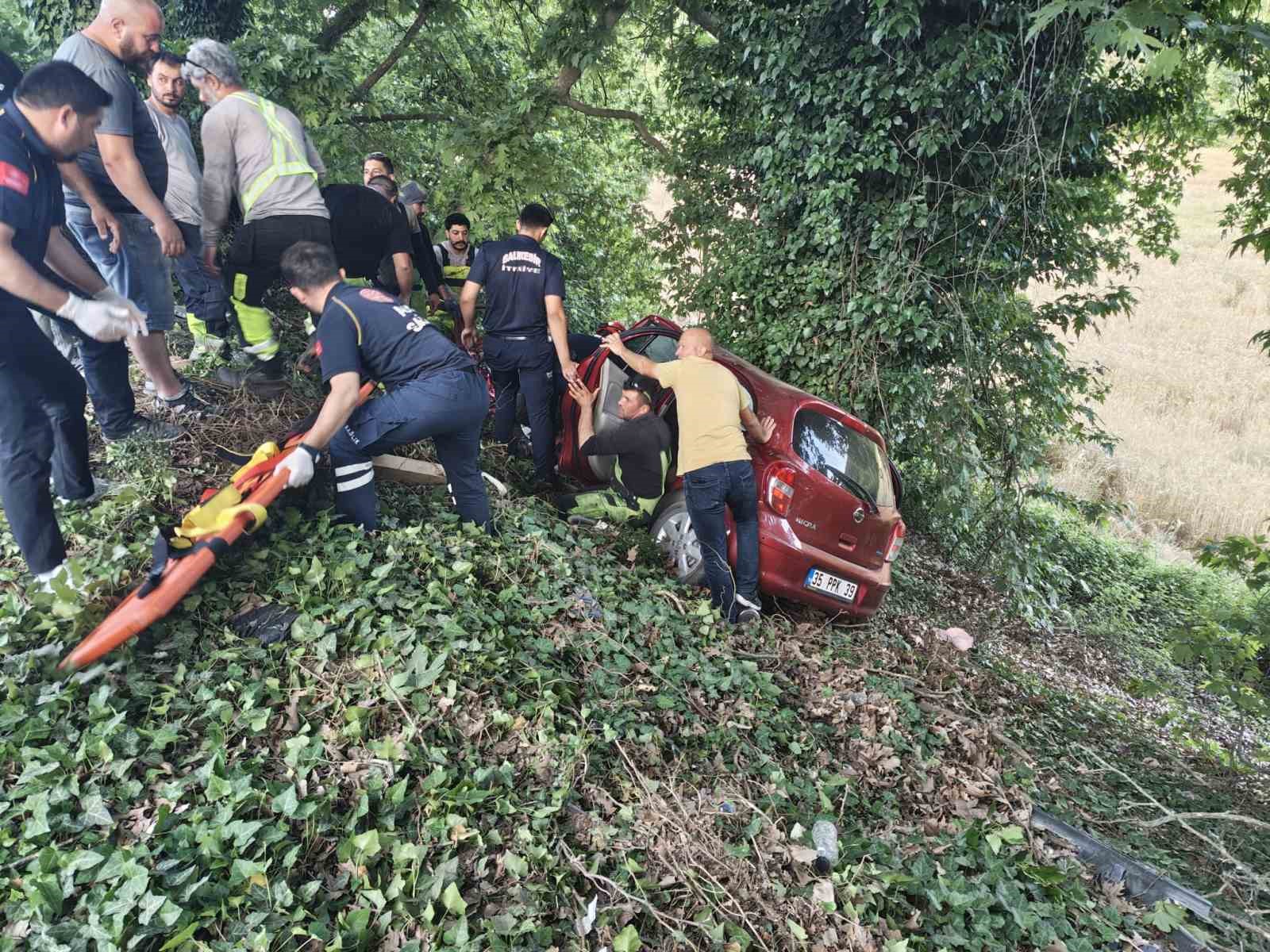 Balıkesir-Edremit karayolunun Evciler sapağında meydana gelen trafik kazasında 2 kişi