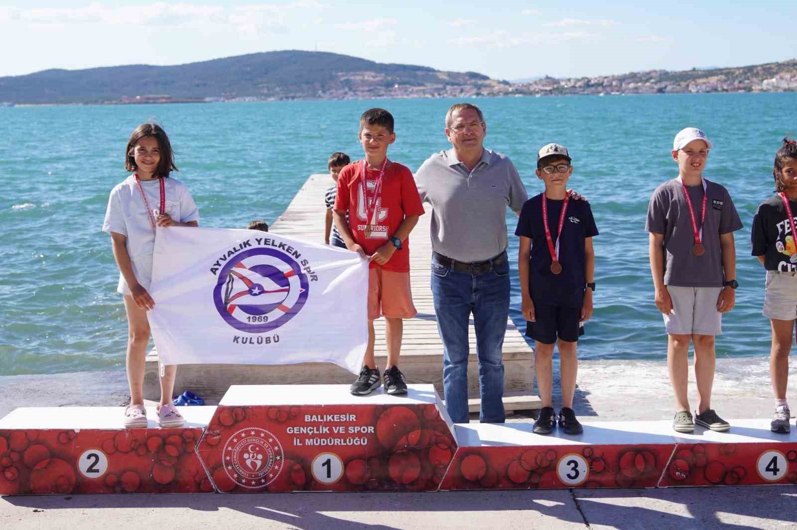 Balıkesir’in Ayvalık ilçesinde düzenlenen Balıkesir Bölgesi Bölge Yelken Yarışları’nın ödül