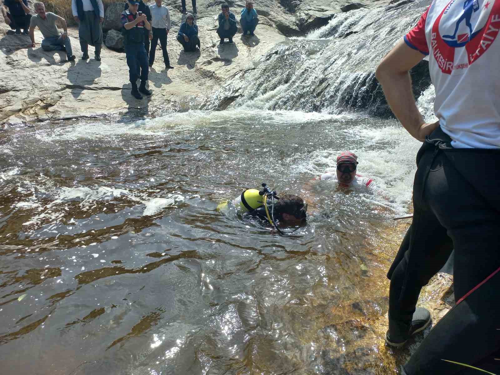Balıkesir’in Susurluk ilçesinde gece saatlerinde kaybolan şahsın, itfaiye ve su