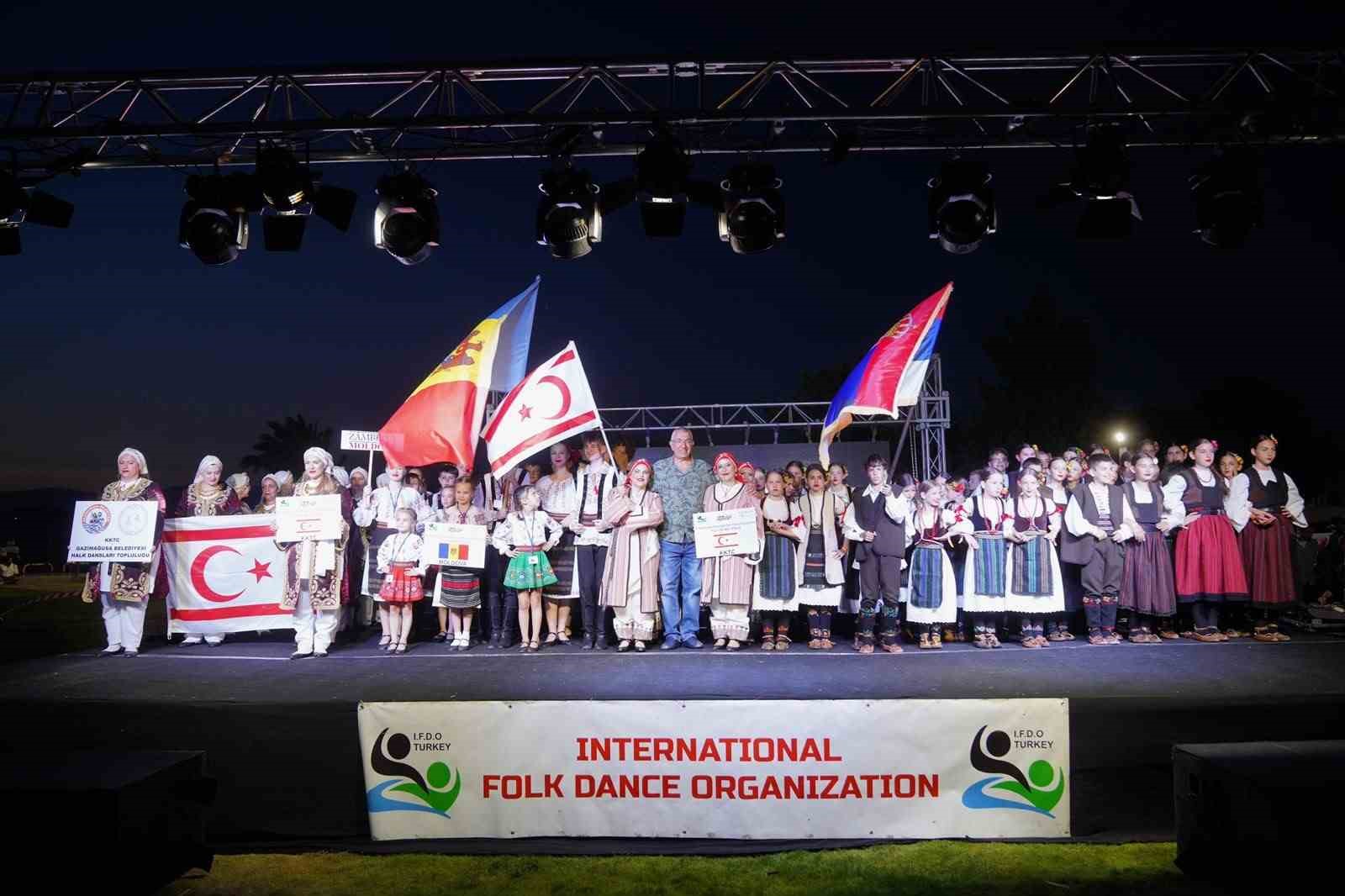 Ayvalık, 10. Uluslararası Deniz ve Kum Günleri Festivali kapsamında düzenlenen