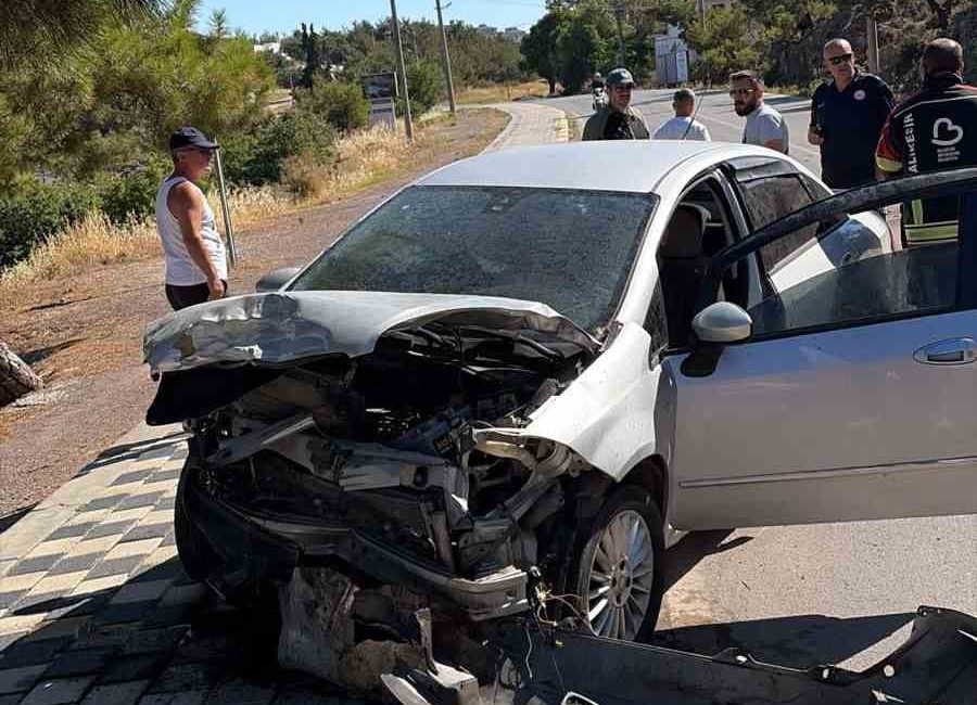 Ayvalık’ta trafik kazası: Araçta sıkışan sürücü kurtarıldı Balıkesir’in Ayvalık ilçesine bağlı Küçükköy Mahallesi Sarımsaklı girişinde meydana gelen
