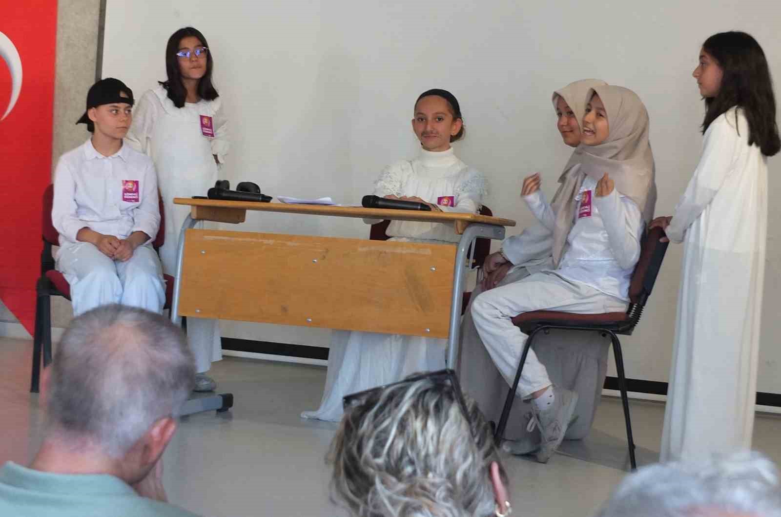 Burhaniye ilçesinde, İlim Yayma Cemiyetinin hayata geçirdiği Marifet Okulu yaz