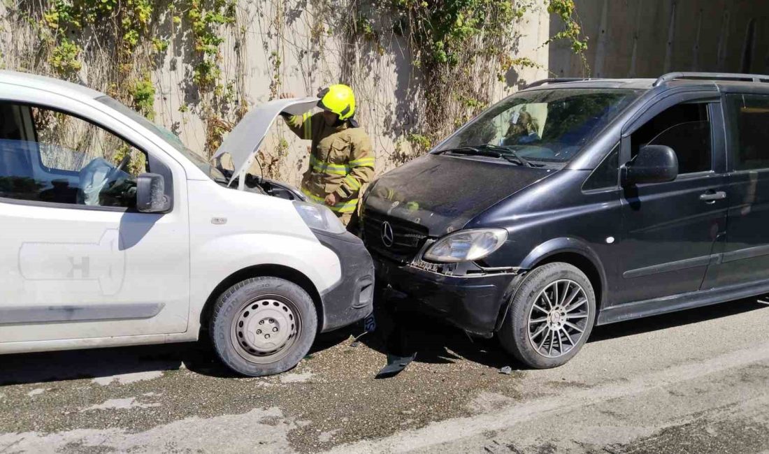 Erdek’te alt geçitte kaza: 1 yaralı Balıkesir’in Erdek ilçesindeki alt geçitte meydana gelen trafik kazasında 1