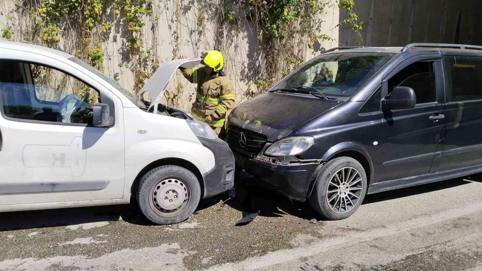 Balıkesir’in Erdek ilçesindeki alt geçitte meydana gelen trafik kazasında 1