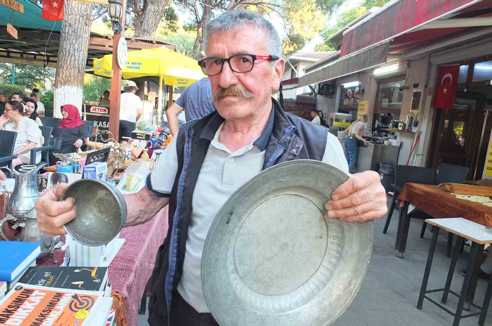 Burhaniye ilçesinde, Şehit Turhan Bayraktar Parkında düzenlenen ikinci el mezadı