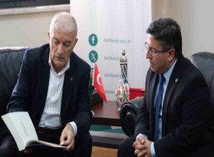 Birlik Vakfı yöneticileri ve temsilcilerinden oluşan heyet, Balıkesir Üniversitesi Rektörü