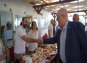 Edremit Belediye Başkanı Mehmet Ertaş, basın mensuplarıyla bir araya gelerek