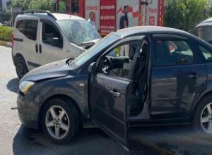 Balıkesir’in Karesi ilçesinde meydana gelen trafik kazasında 3 kişi yaralandı.