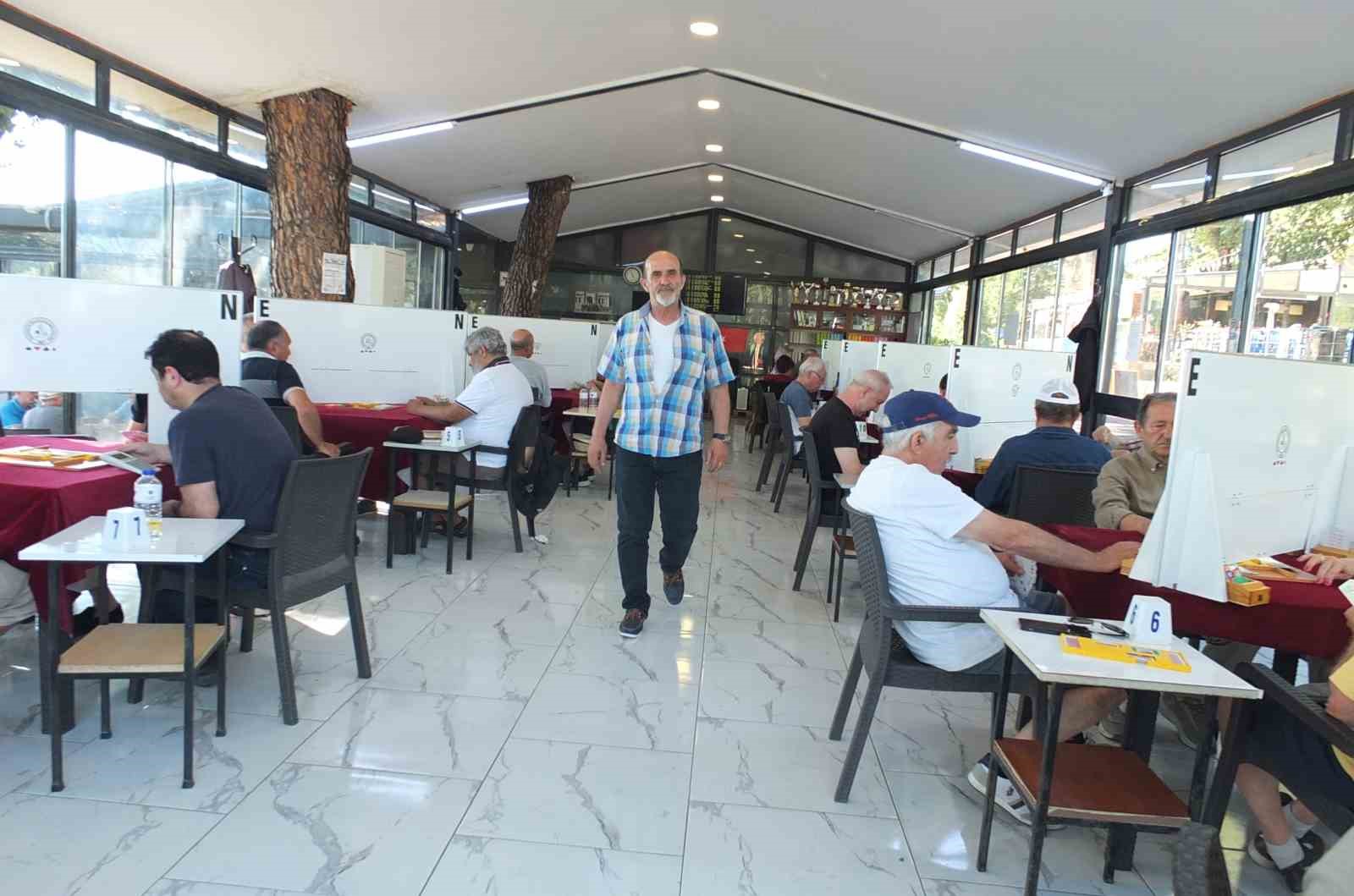Burhaniye ilçesinde, Belediyespor Briç Kulübü, düzenlediği Haftalık Federasyon Turnuvasında 64