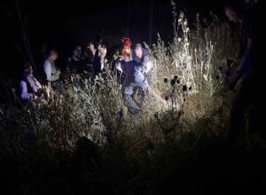 Balıkesir’in Altıeylül ilçesinde yoldan çıkıp şarampole uçan traktörde bulunan 3