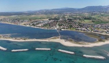Ayvalık Belediyesi Fen İşleri Müdürlüğü ekipleri, yaz sezonunun yaklaşmasıyla birlikte