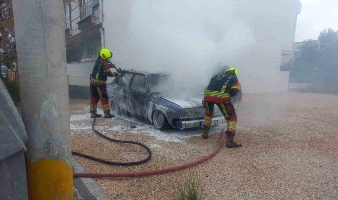 Balıkesir’de park halindeki otomobil yangını korkuttu Balıkesir’in Bandırma ilçesinde park halindeki otomobilde çıkan yangın itfaiye ekiplerinin