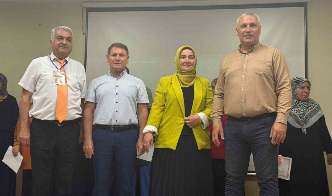 Burhaniye’de Okuma Yazma Töreni düzenlendi Burhaniye ilçesinde, Hayat Boyu Öğrenme Haftası kutlamaları kapsamında Okuma Yazma