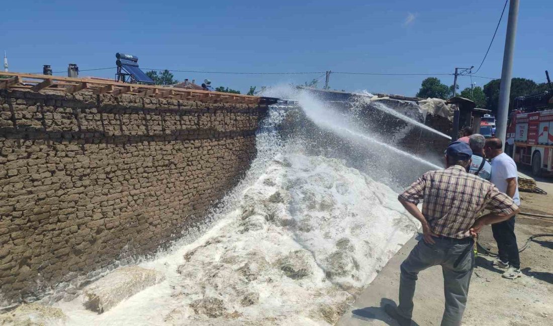 Manyas’ta saman balyası yangını Balıkesir’in Manyas ilçesinde açık alanda çıkan saman balyası yangını, itfaiye