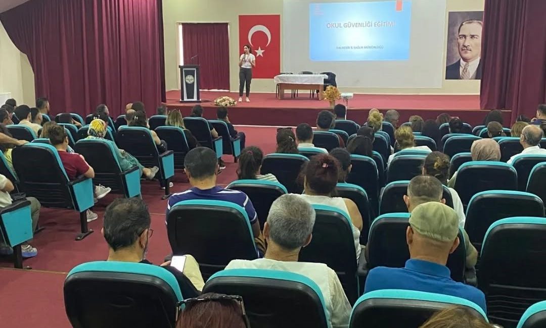 Edremit’te okul müdürleri ve rehber öğretmenlere siber güvenlik eğitimi verildi Balıkesir İl Millî Eğitim Müdürlüğü koordinasyonunda, emniyet, jandarma, sağlık ile