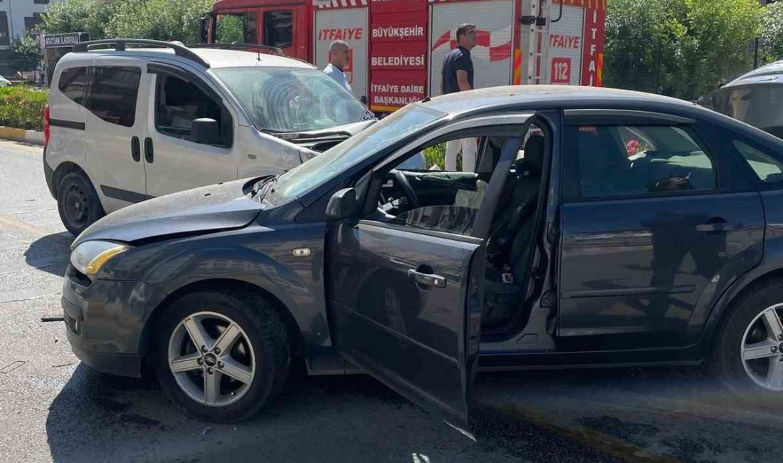 Balıkesir’in Karesi ilçesinde meydana gelen trafik kazasında 3 kişi yaralandı.