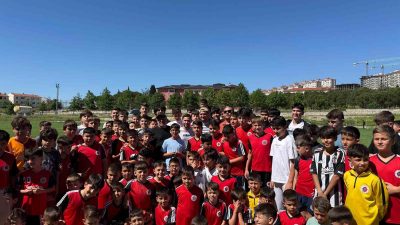 Cengiz Ünder, memleketi Balıkesir’de genç sporcularla buluştu Sezonu Beşiktaş’ta tamamlayan Fenerbahçeli oyuncu Cengiz Ünder, Kurban Bayramı ziyareti