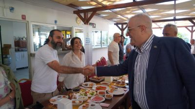 Başkan Mehmet Ertaş, faaliyet ve projeleri değerlendirdi Edremit Belediye Başkanı Mehmet Ertaş, basın mensuplarıyla bir araya gelerek